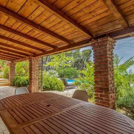 Cozy In Rab With House Sea View