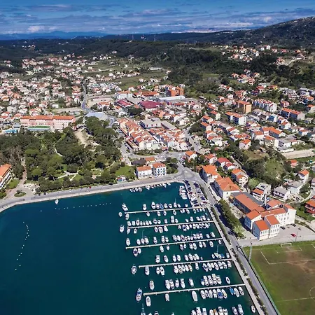 度假居 Beautiful In Rab With Outdoor Swimming Pool *
