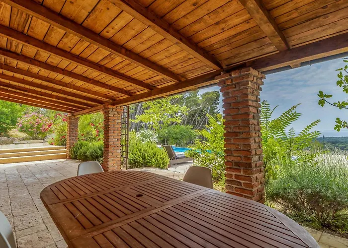 Cozy In Rab With House Sea View